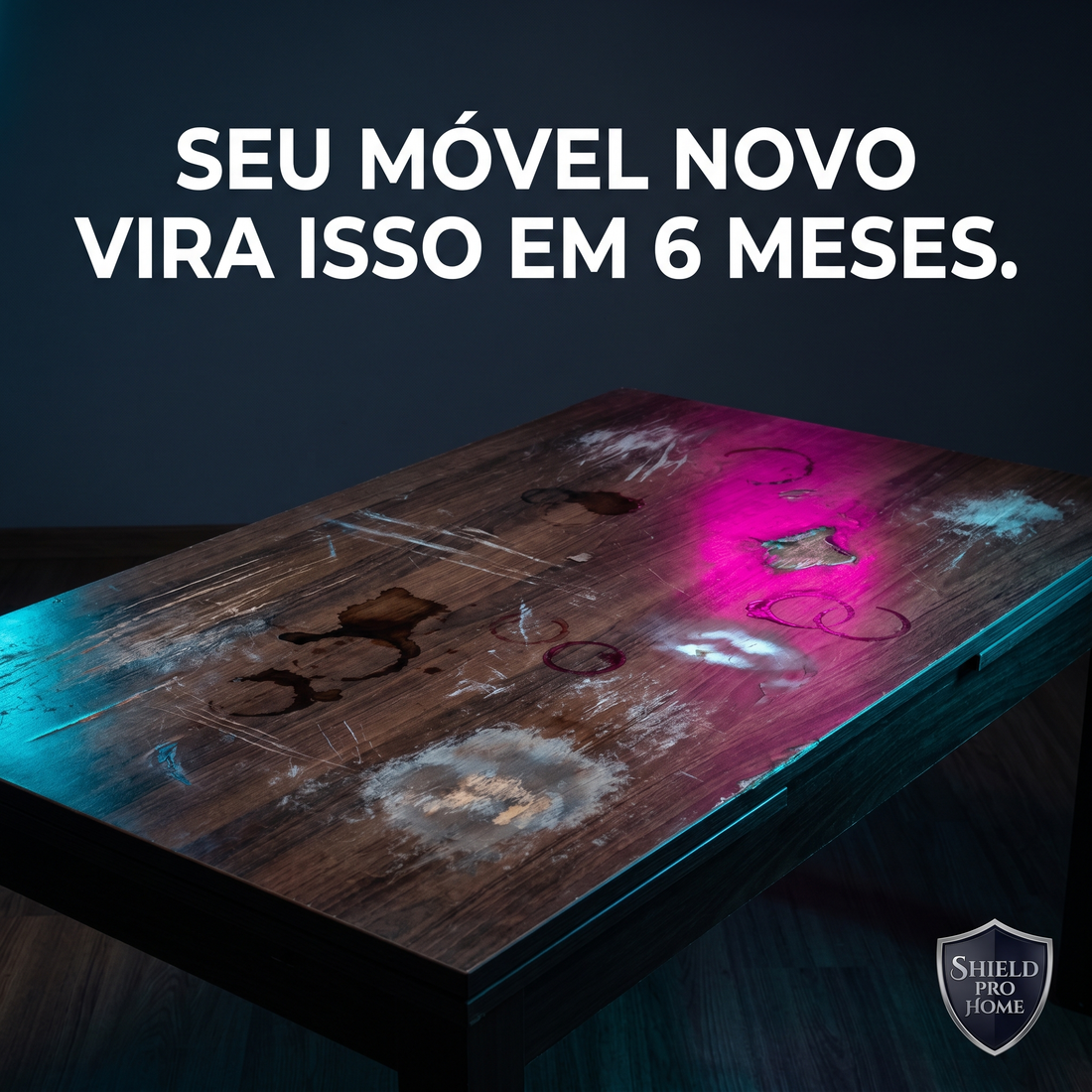 Mesa de madeira riscada e manchada sem proteção